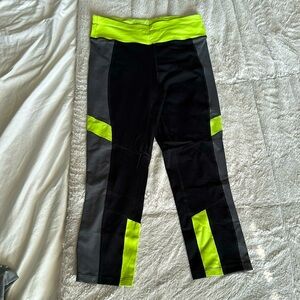 Betsey Johnson neon workout capris, S